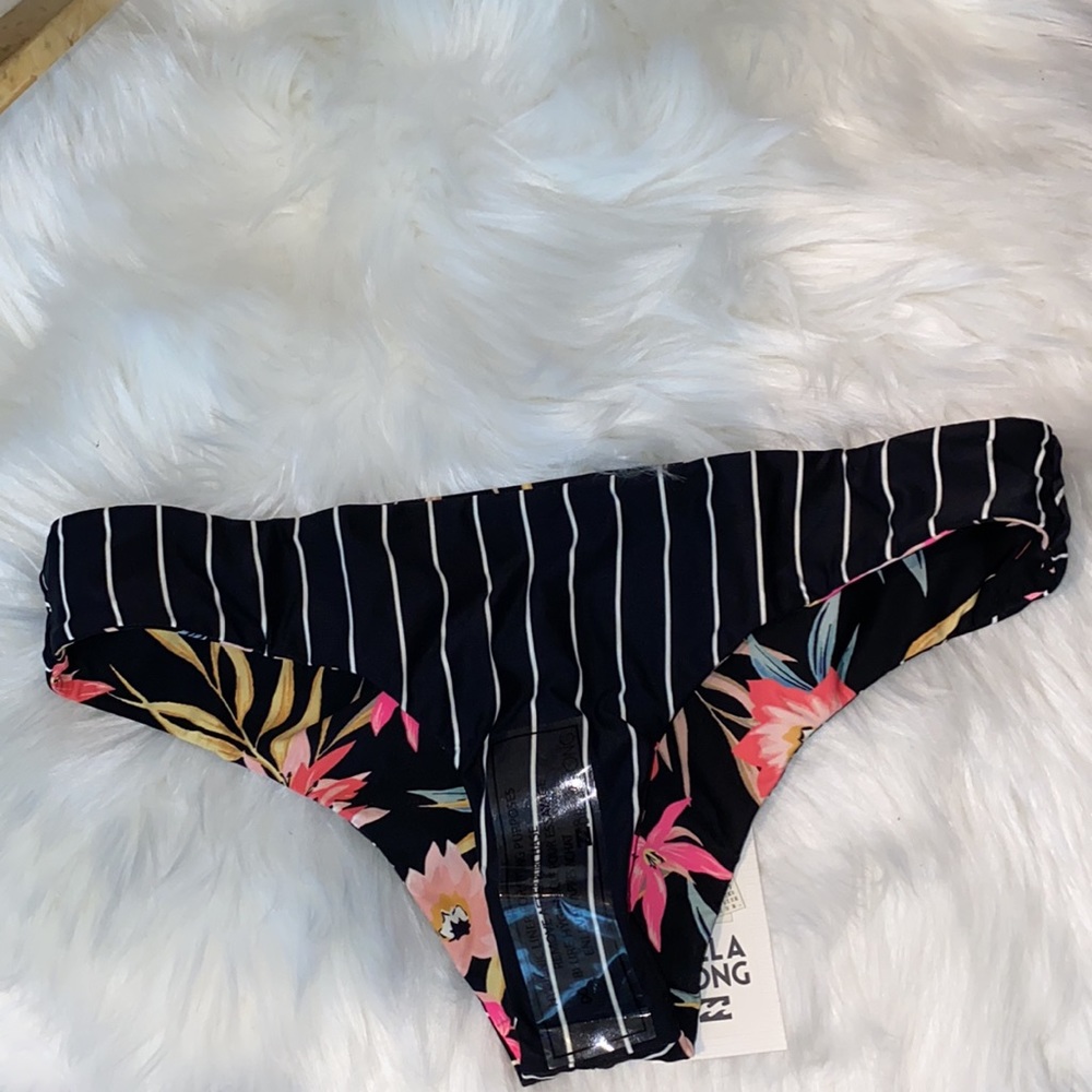 π₯Billabong tri reversible bikini.π₯ - Picture 5 of 7